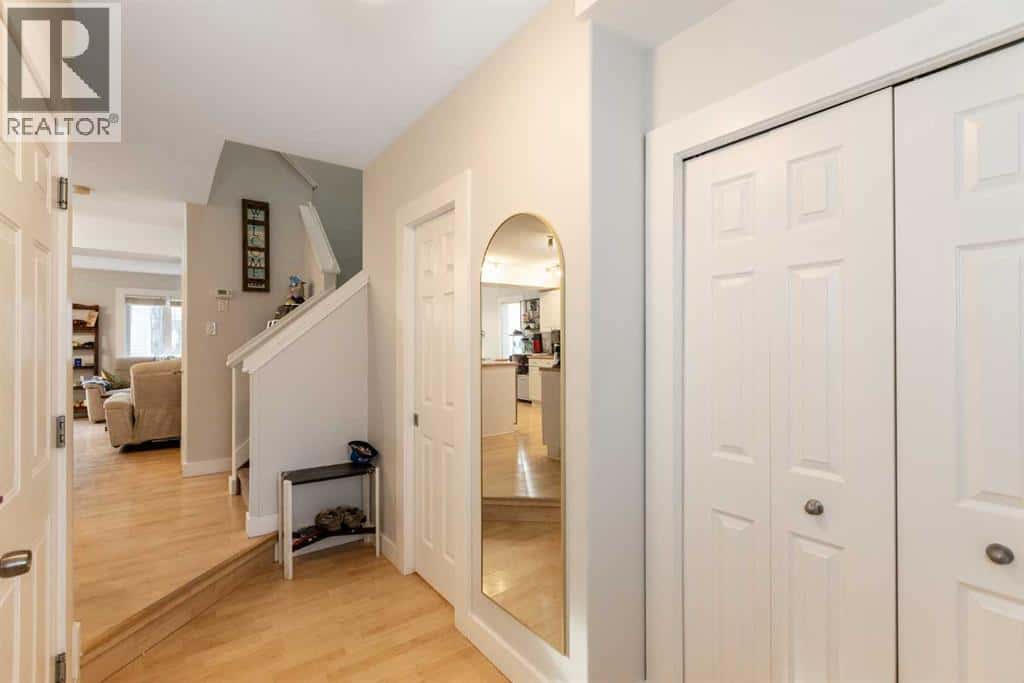 5032 47 Street — Sylvan Lake, Alberta - Photo 3 of 36