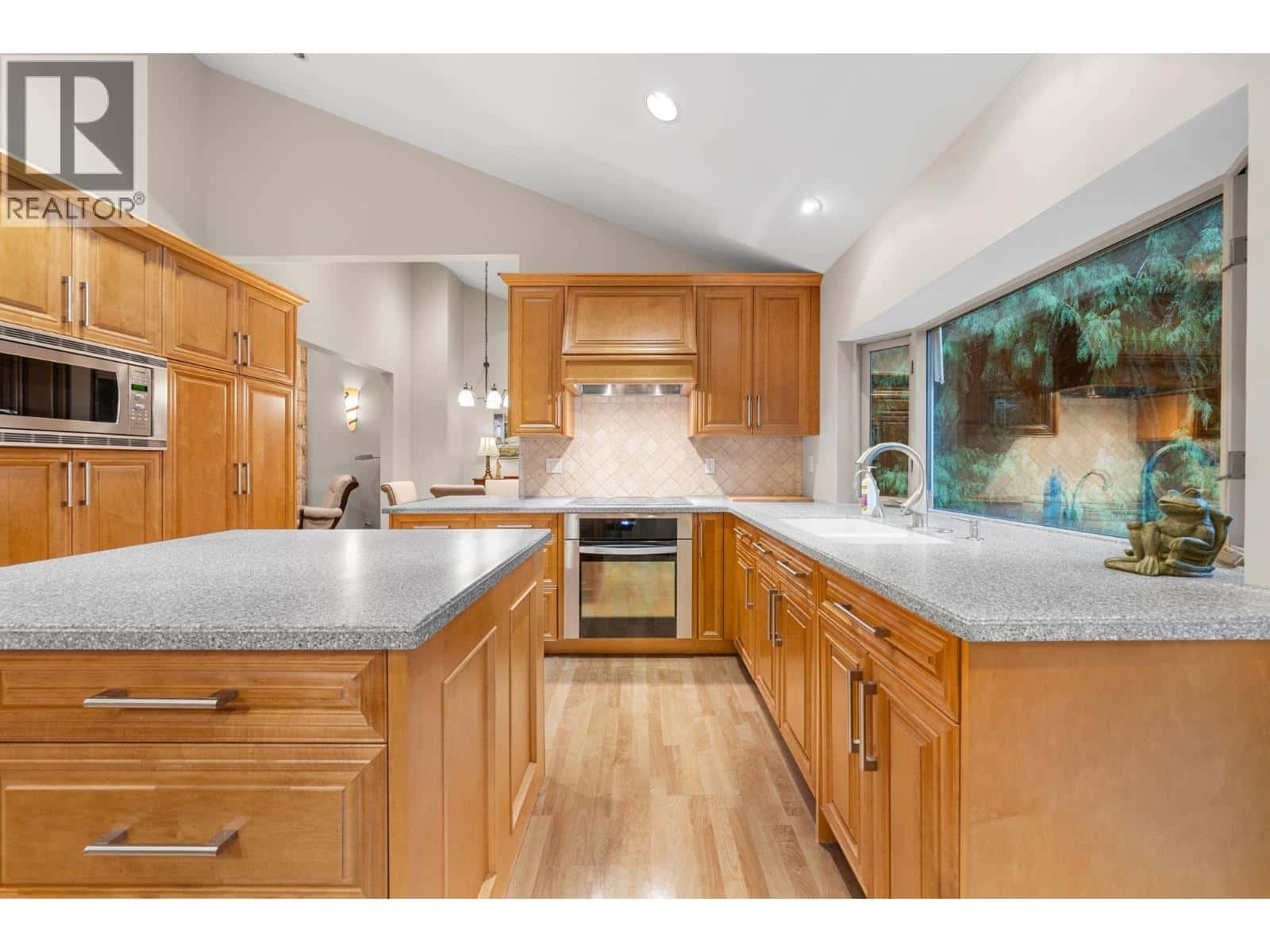 1200 HILARY PLACE — North Vancouver, British Columbia - Photo 5 of 27