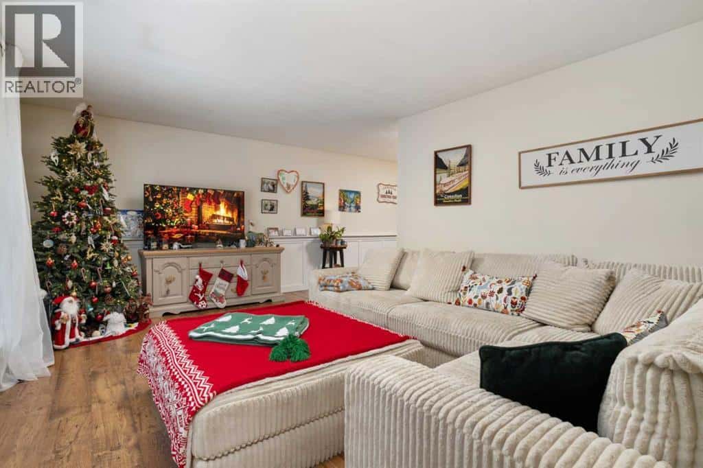 2 Grand Park Crescent — Camrose, Alberta - Photo 4 of 27