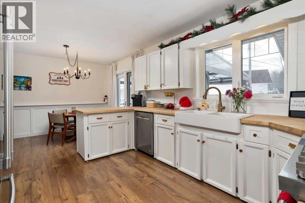 2 Grand Park Crescent — Camrose, Alberta - Photo 5 of 27