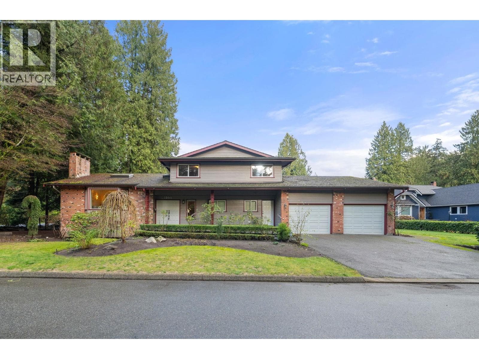 1200 HILARY PLACE — North Vancouver, British Columbia - Main photo