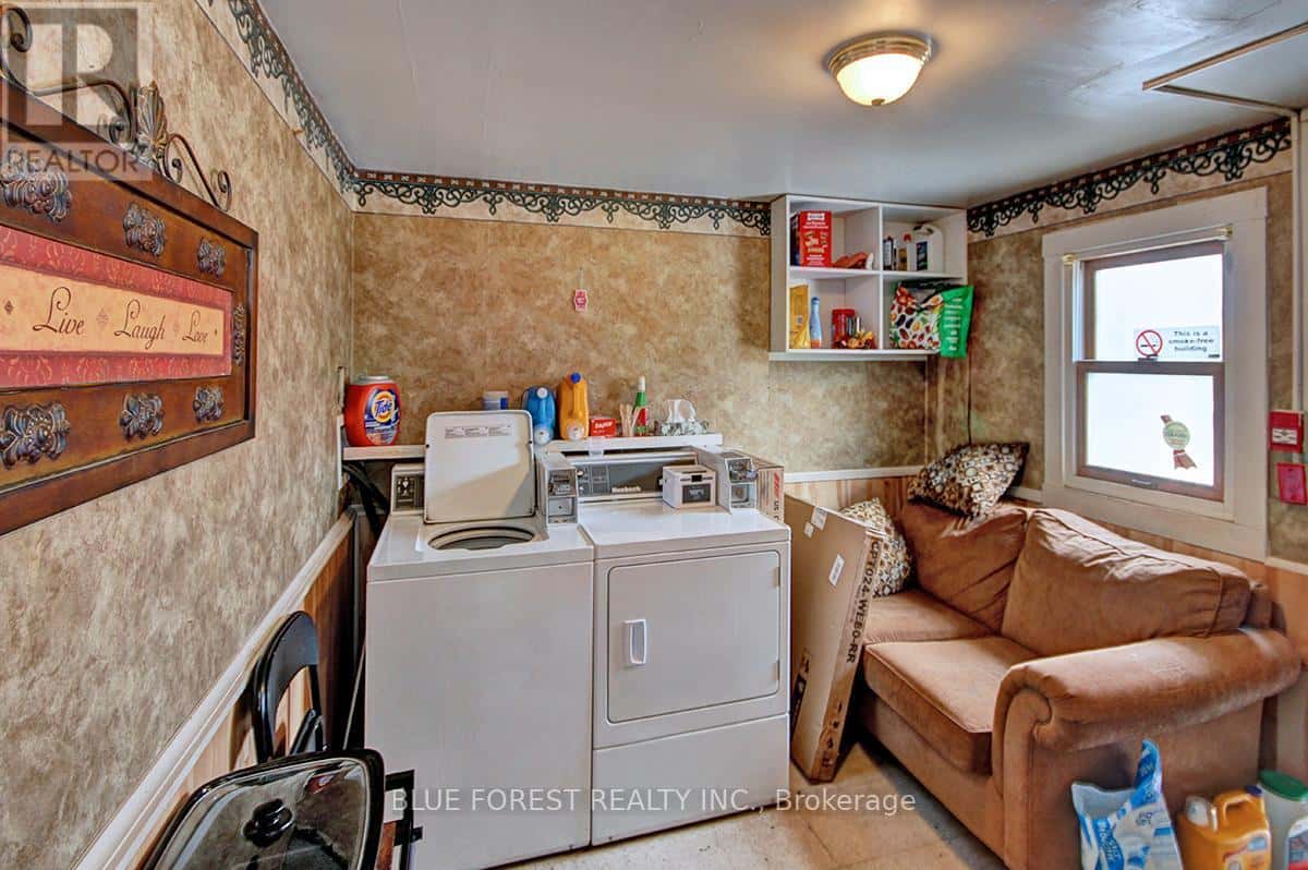 47 FOREST AVENUE — St. Thomas, Ontario - Photo 4 of 24