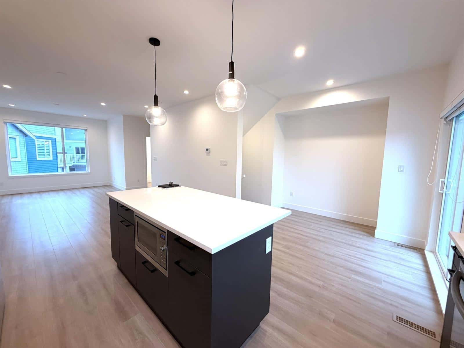 23 19330 FAIRWAY DRIVE — Surrey, British Columbia - Photo 3 of 34