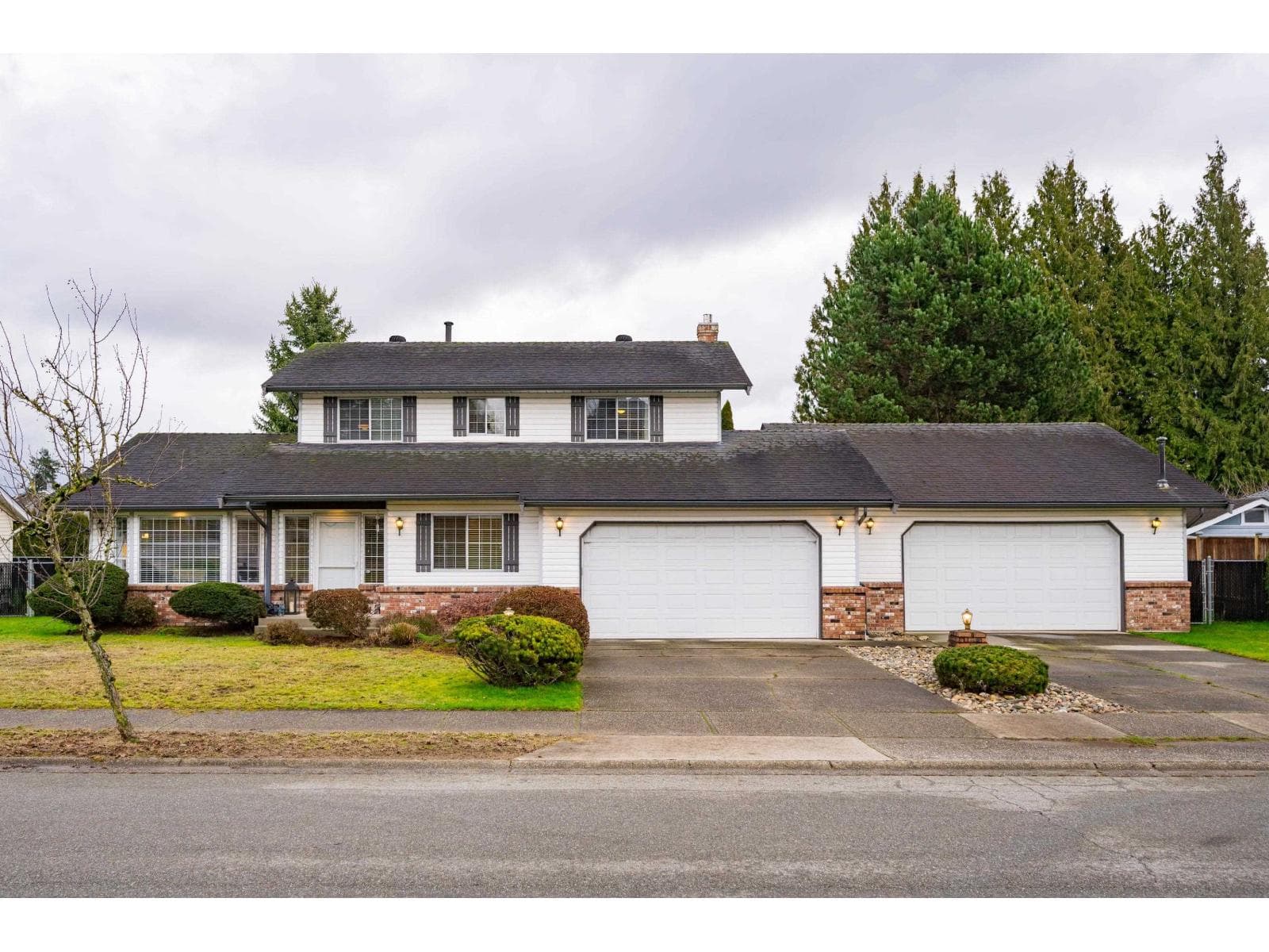 5644 E SUNRISE CRESCENT — Surrey, British Columbia - Main photo