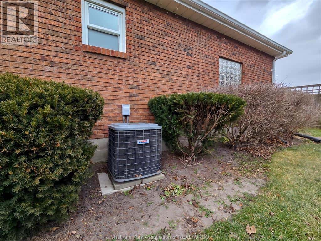 7750 Mallard LINE — Chatham, Ontario - Photo 5 of 50