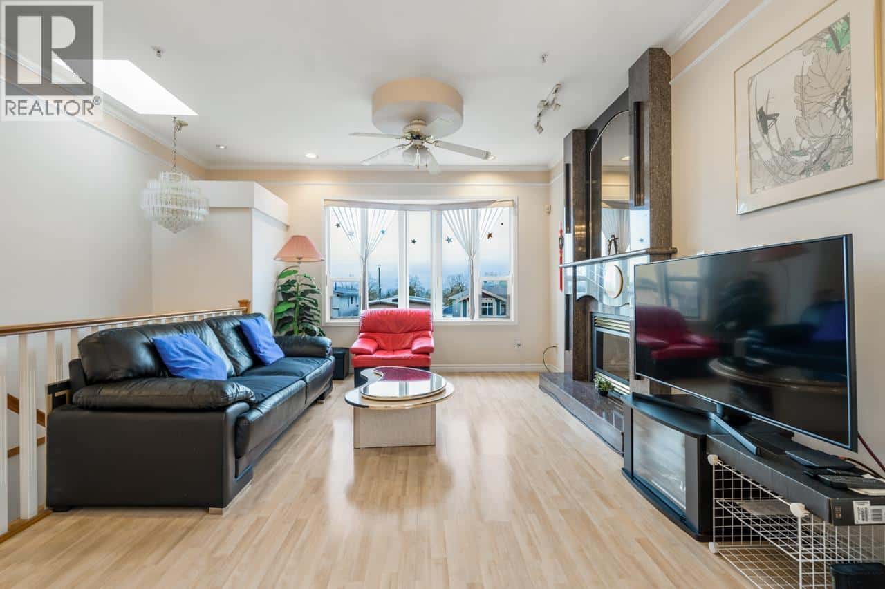 3632 E 28TH AVENUE — Vancouver, British Columbia - Photo 3 of 33