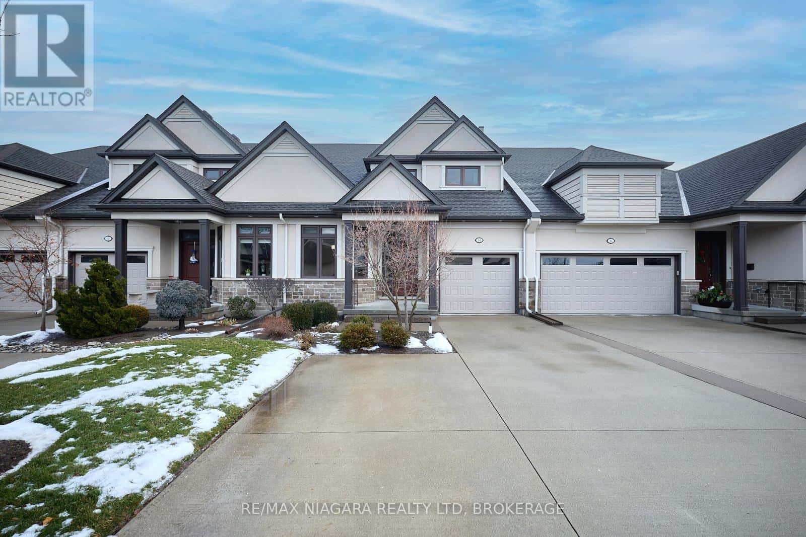 7 - 14 EMERALD COMMON — St. Catharines (Lakeshore), Ontario - Photo 2 of 43