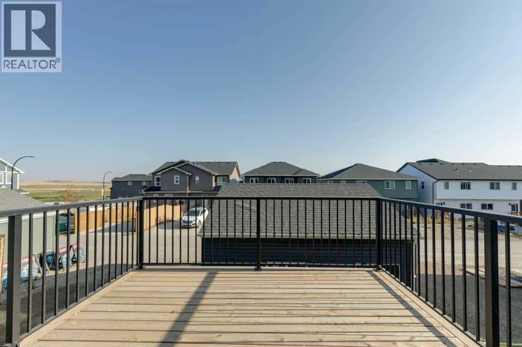 174 Mitchell Road NW — Calgary, Alberta - Photo 3 of 32