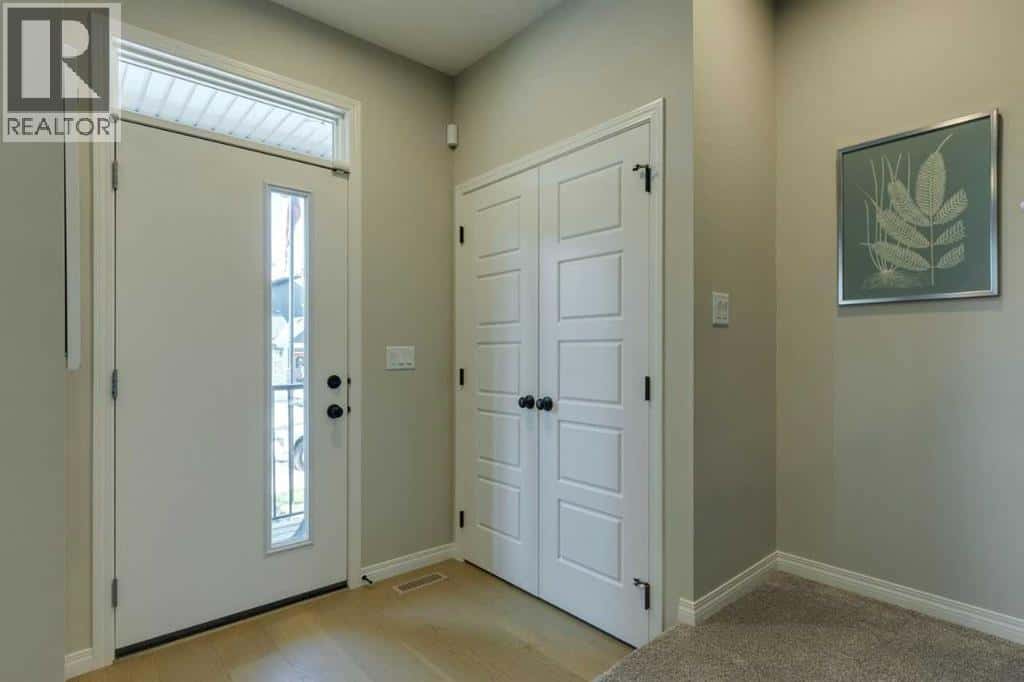 174 Mitchell Road NW — Calgary, Alberta - Photo 5 of 32