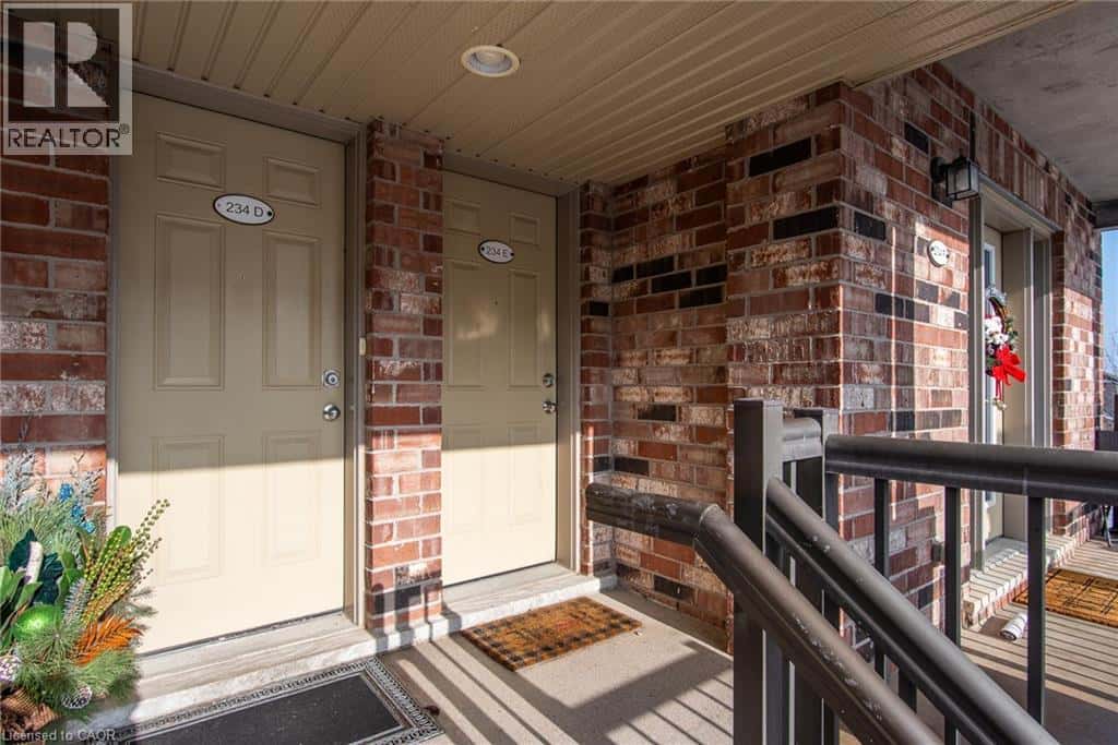 234 RACHEL Crescent Unit# E — Kitchener, Ontario - Photo 3 of 32