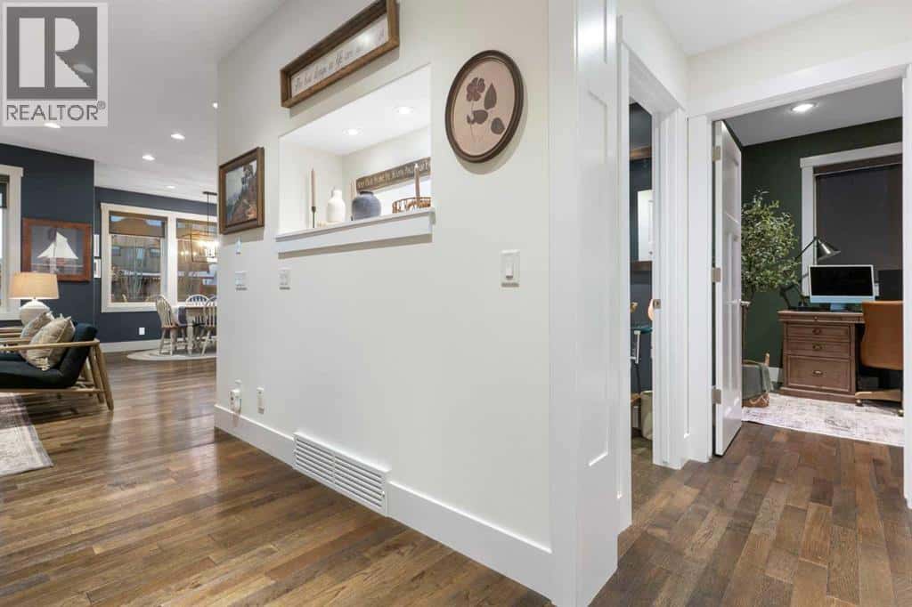 267 Coopers Hill SW — Airdrie, Alberta - Photo 3 of 41