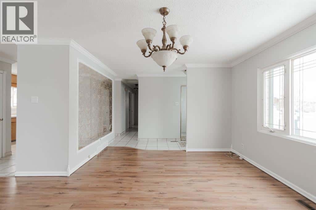 23 Maciver Street — Fort McMurray, Alberta - Photo 5 of 34