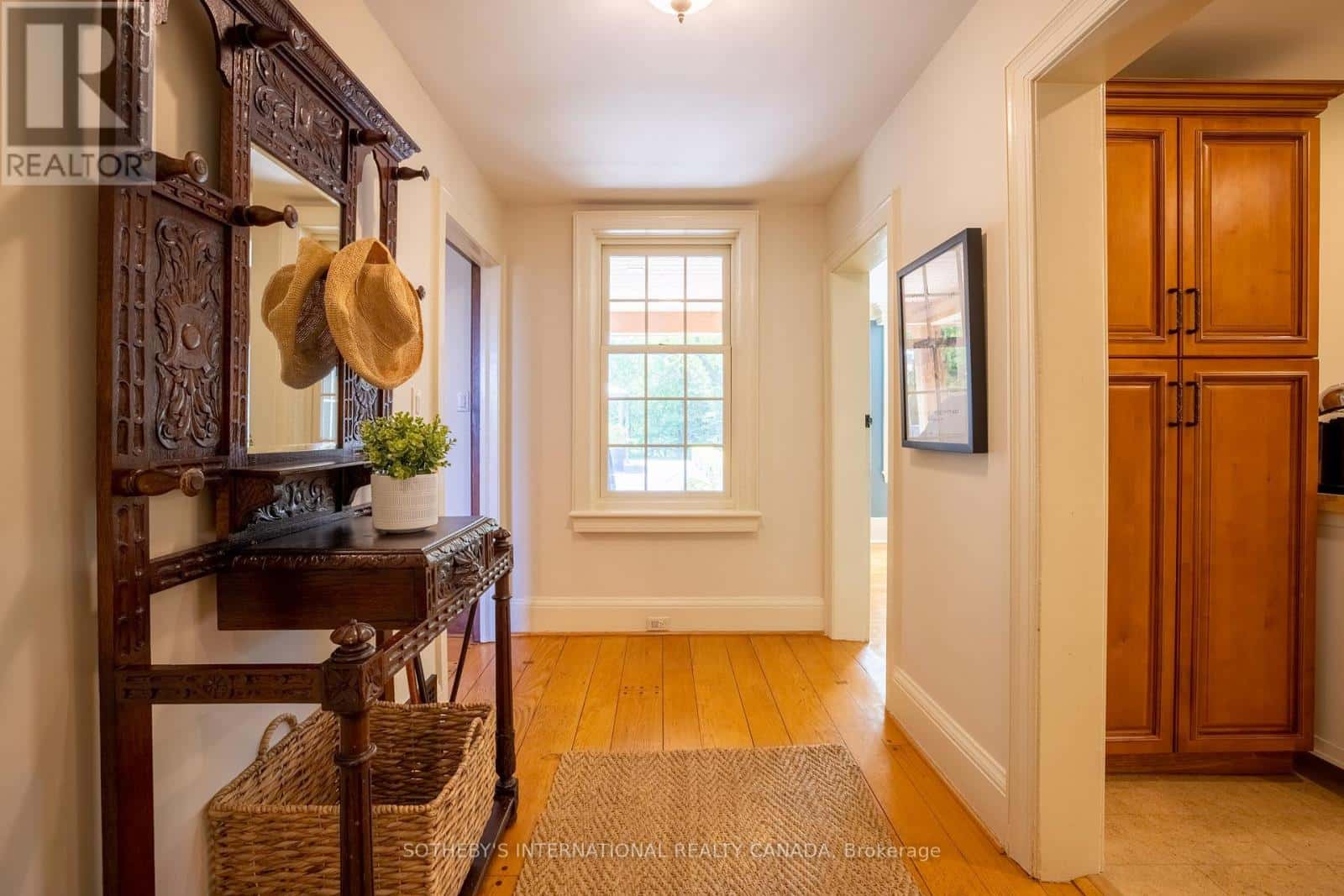 220 OLD YONGE STREET — Aurora (Aurora Village), Ontario - Photo 4 of 43