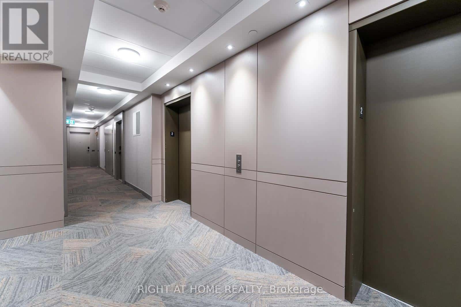 207 - 4655 METCALFE AVENUE — Mississauga (Central Erin Mills), Ontario - Photo 4 of 32