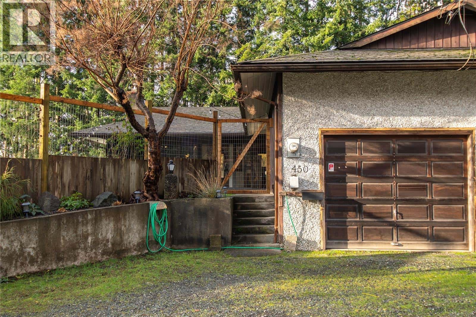 450 Old Petersen Rd — Campbell River, British Columbia - Photo 4 of 53