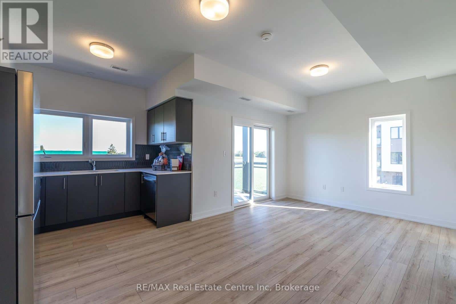 60 - 940 ST.DAVID STREET N — Centre Wellington (Fergus), Ontario - Photo 3 of 17