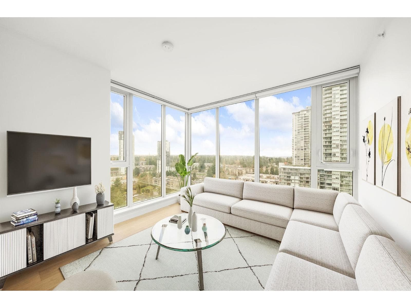 2102 13438 CENTRAL AVENUE — Surrey, British Columbia - Main photo