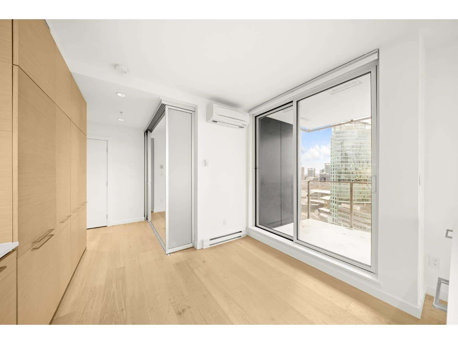 2102 13438 CENTRAL AVENUE — Surrey, British Columbia - Photo 4 of 40