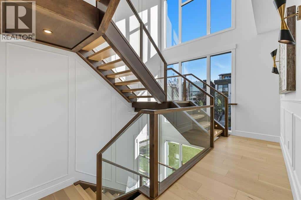 2122 29 Avenue SW — Calgary, Alberta - Photo 4 of 50