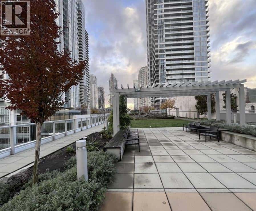 507 6000 MCKAY AVENUE — Burnaby, British Columbia - Photo 4 of 21