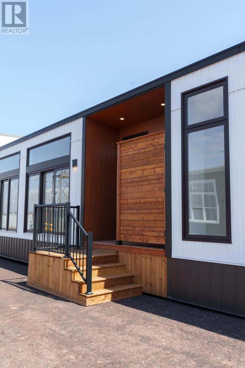 17 MYRTLE Street — Stratford, Prince Edward Island - Photo 3 of 36