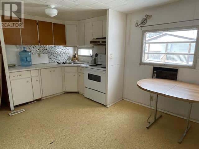 11 Pine CRES — Dryden, Ontario - Photo 3 of 10