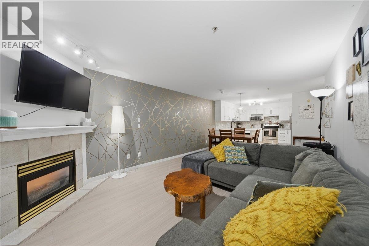 311 121 SHORELINE CIRCLE — Port Moody, British Columbia - Main photo