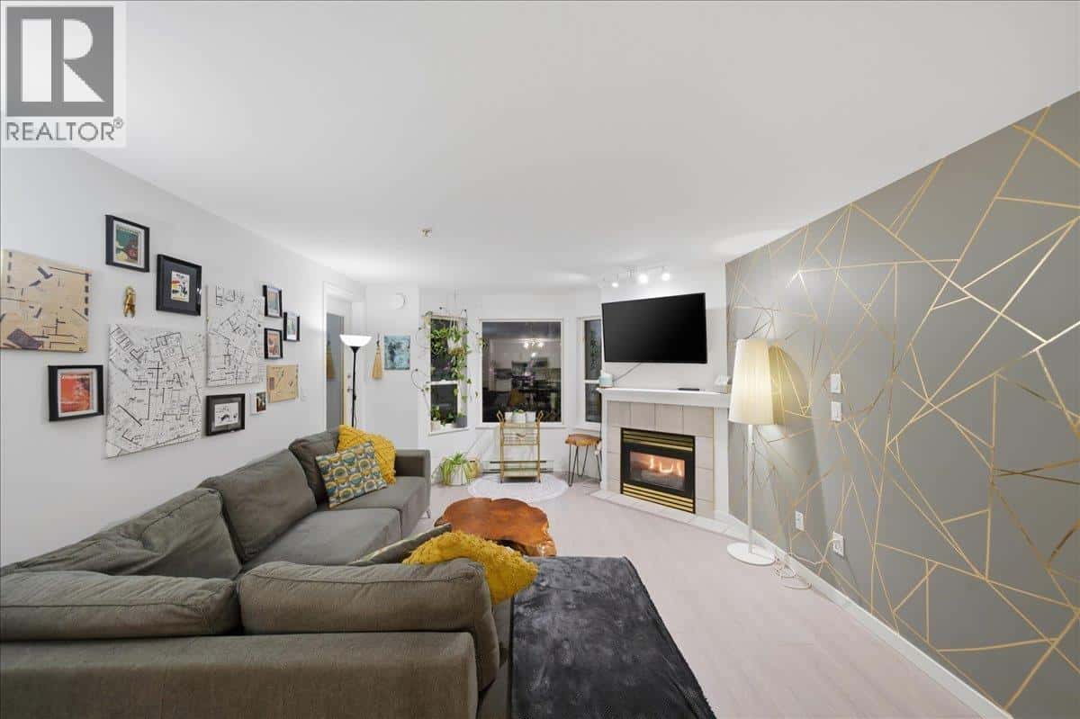 311 121 SHORELINE CIRCLE — Port Moody, British Columbia - Photo 3 of 35