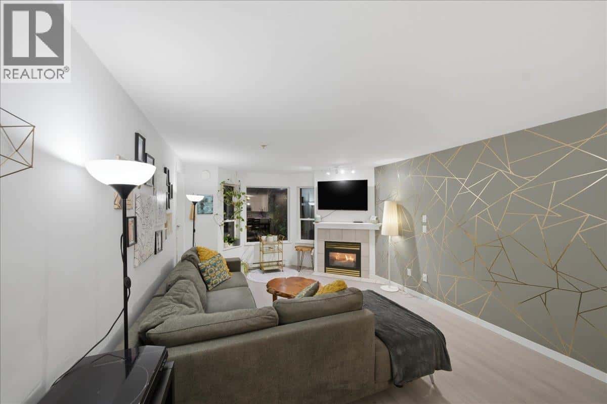 311 121 SHORELINE CIRCLE — Port Moody, British Columbia - Photo 4 of 35