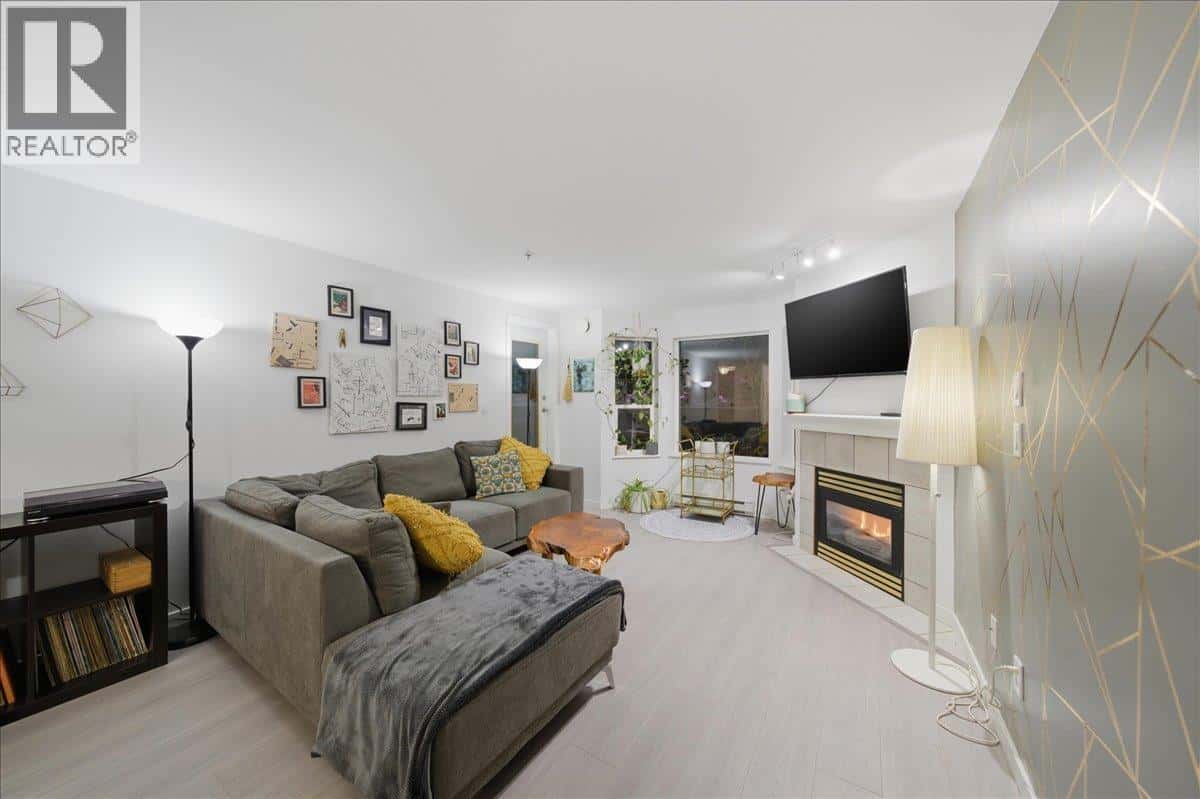 311 121 SHORELINE CIRCLE — Port Moody, British Columbia - Photo 5 of 35