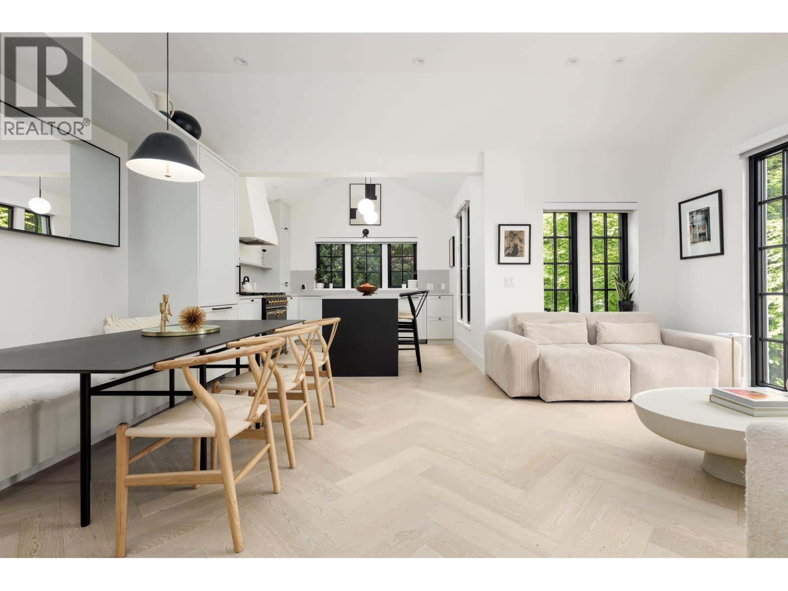 2502 W 33RD AVENUE — Vancouver, British Columbia - Photo 2 of 19