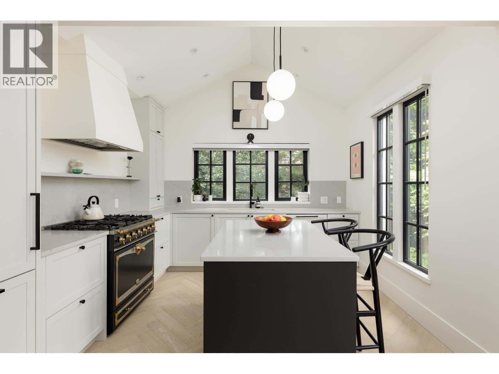 2502 W 33RD AVENUE — Vancouver, British Columbia - Photo 3 of 19