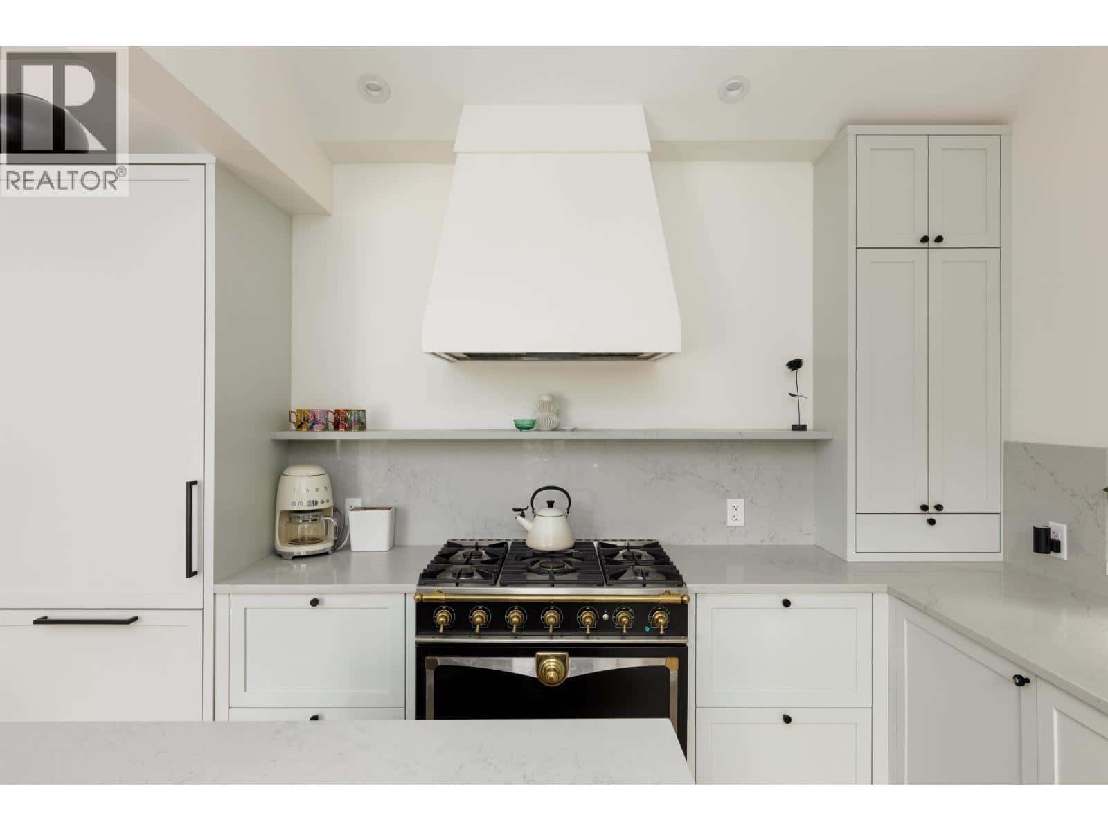 2502 W 33RD AVENUE — Vancouver, British Columbia - Photo 5 of 19