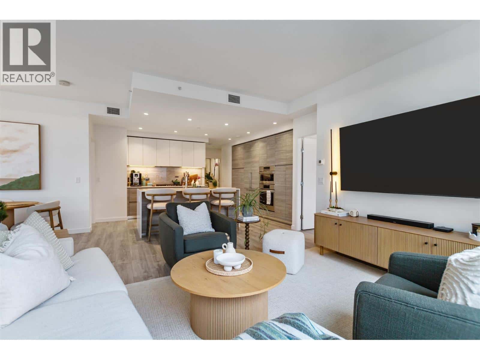 3208 680 QUAYSIDE DRIVE — New Westminster, British Columbia - Photo 2 of 31