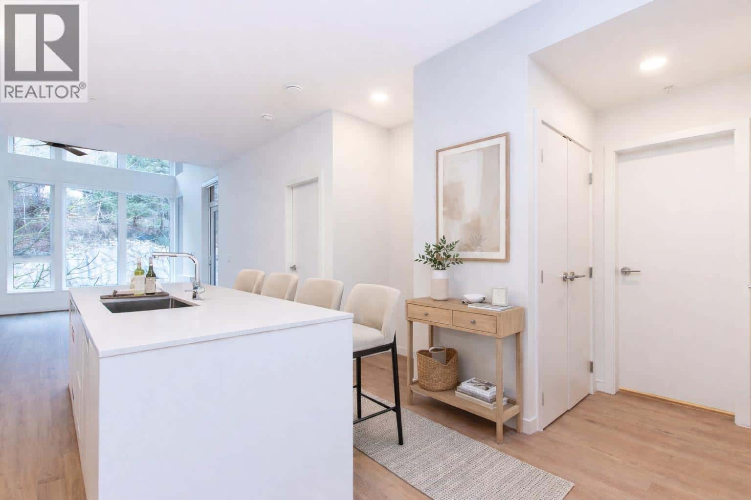 610 1504 SCOTT CRESCENT — Squamish, British Columbia - Photo 4 of 40