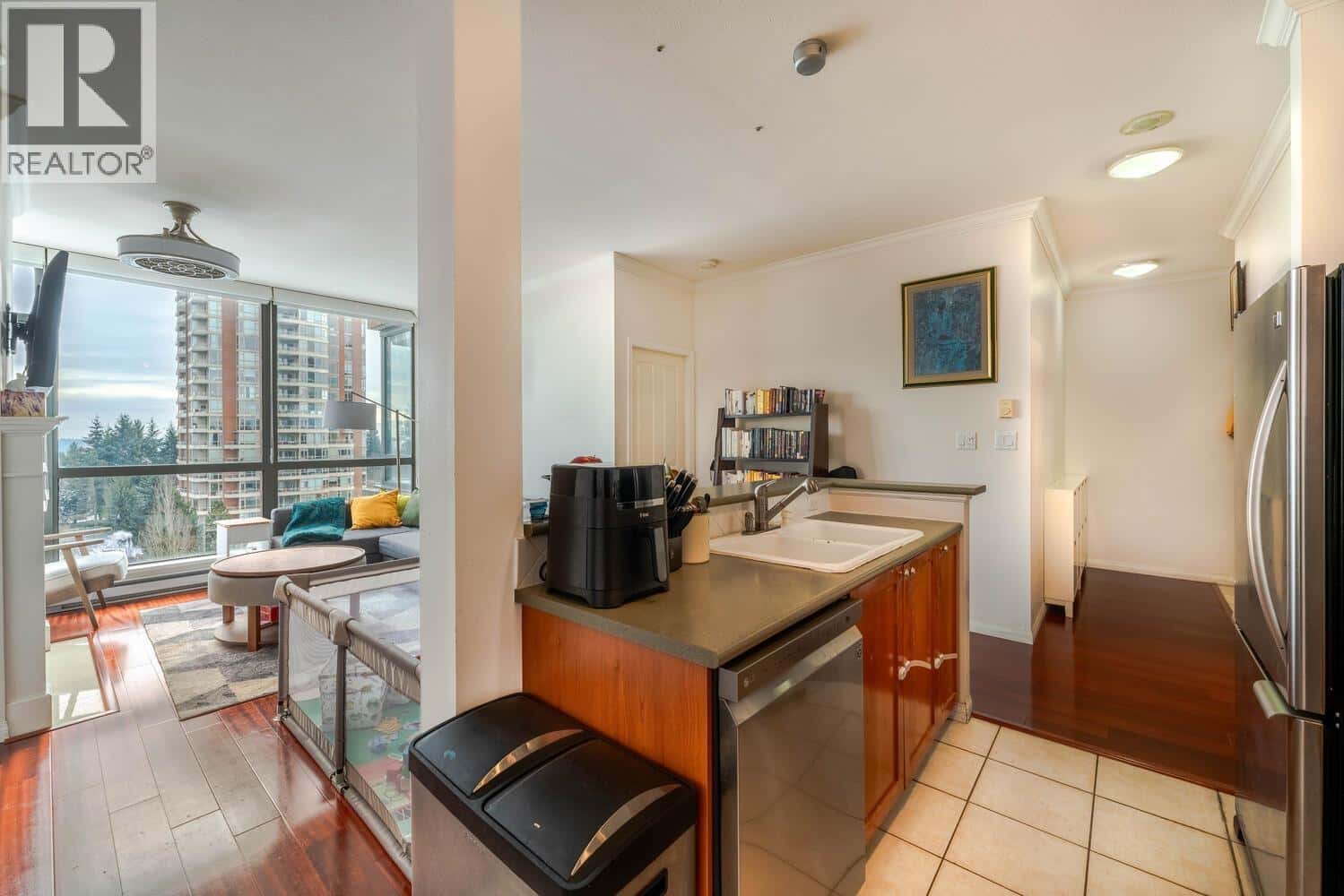 903 6837 STATION HILL DRIVE — Burnaby, British Columbia - Photo 5 of 20