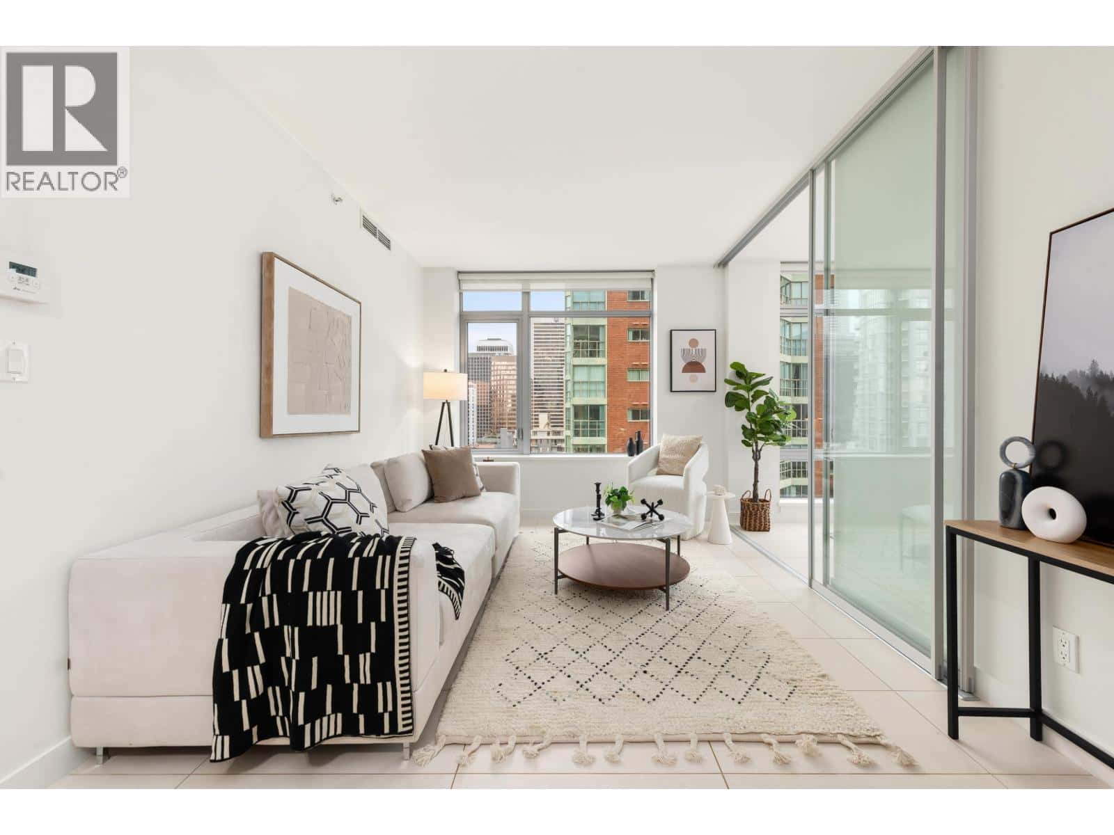 1109 1028 BARCLAY STREET — Vancouver, British Columbia - Photo 2 of 37