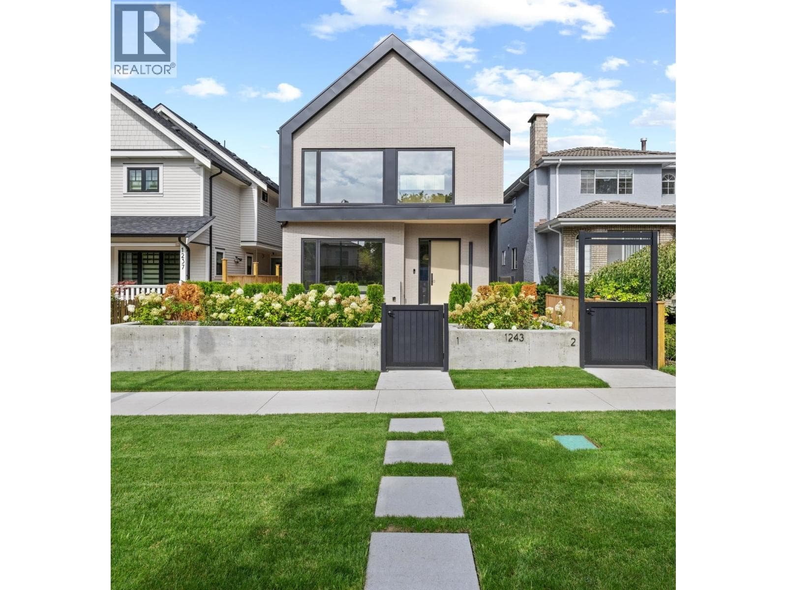 1 1243 E 27TH AVENUE — Vancouver, British Columbia - Main photo