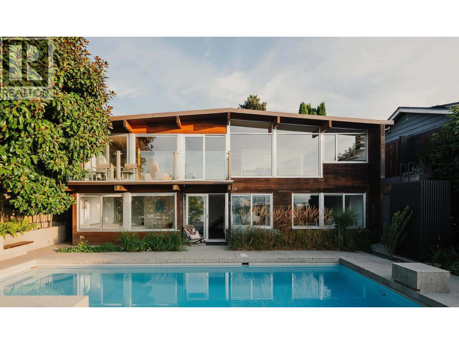 2391 WALL STREET — Vancouver, British Columbia - Photo 2 of 36