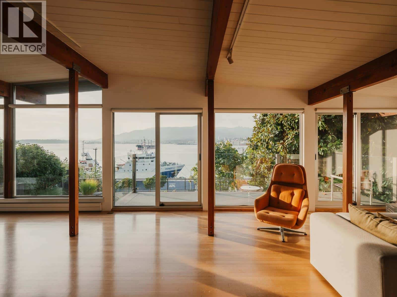 2391 WALL STREET — Vancouver, British Columbia - Photo 4 of 36