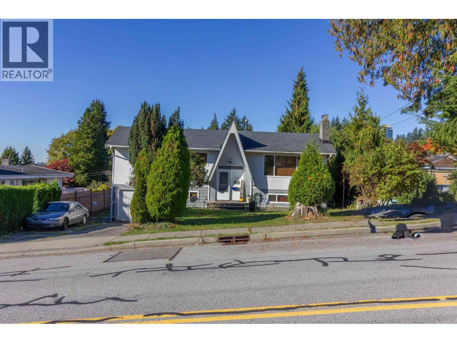 406 SCHOOLHOUSE STREET — Coquitlam, British Columbia - Photo 2 of 32