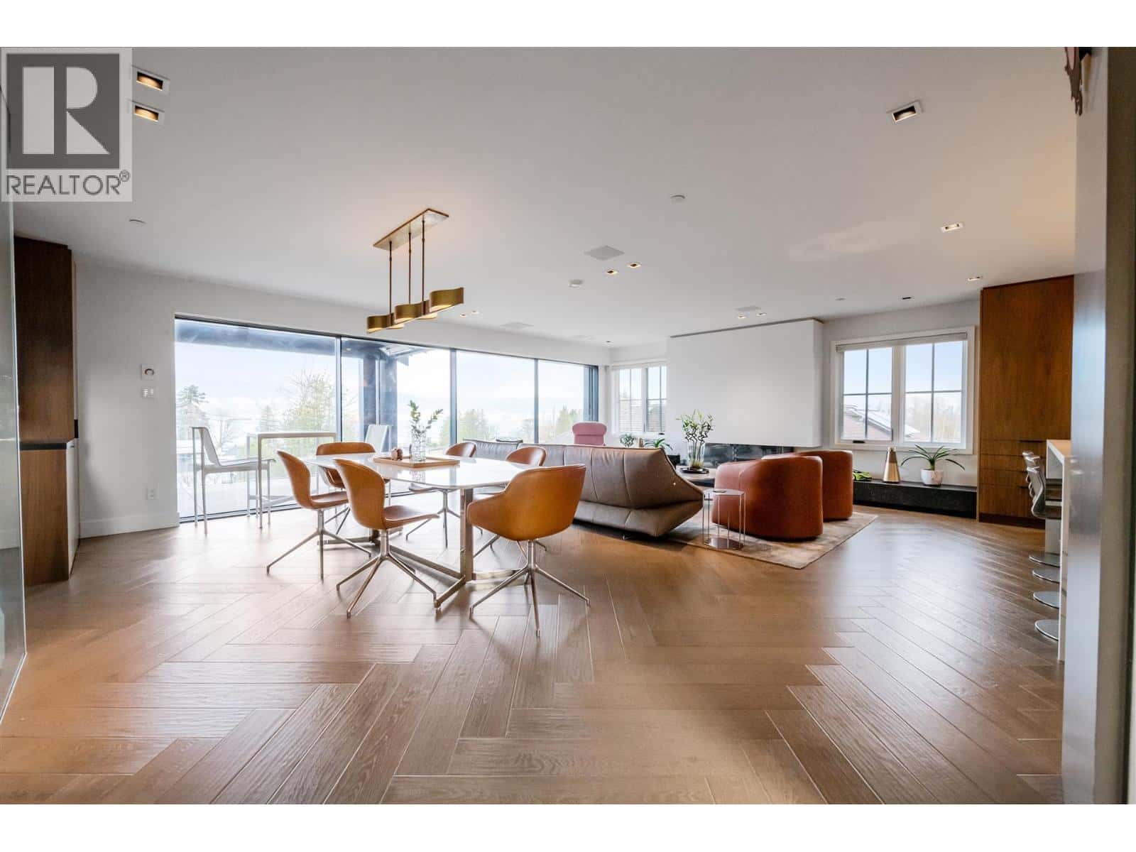 4546 LANGARA AVENUE — Vancouver, British Columbia - Photo 2 of 26