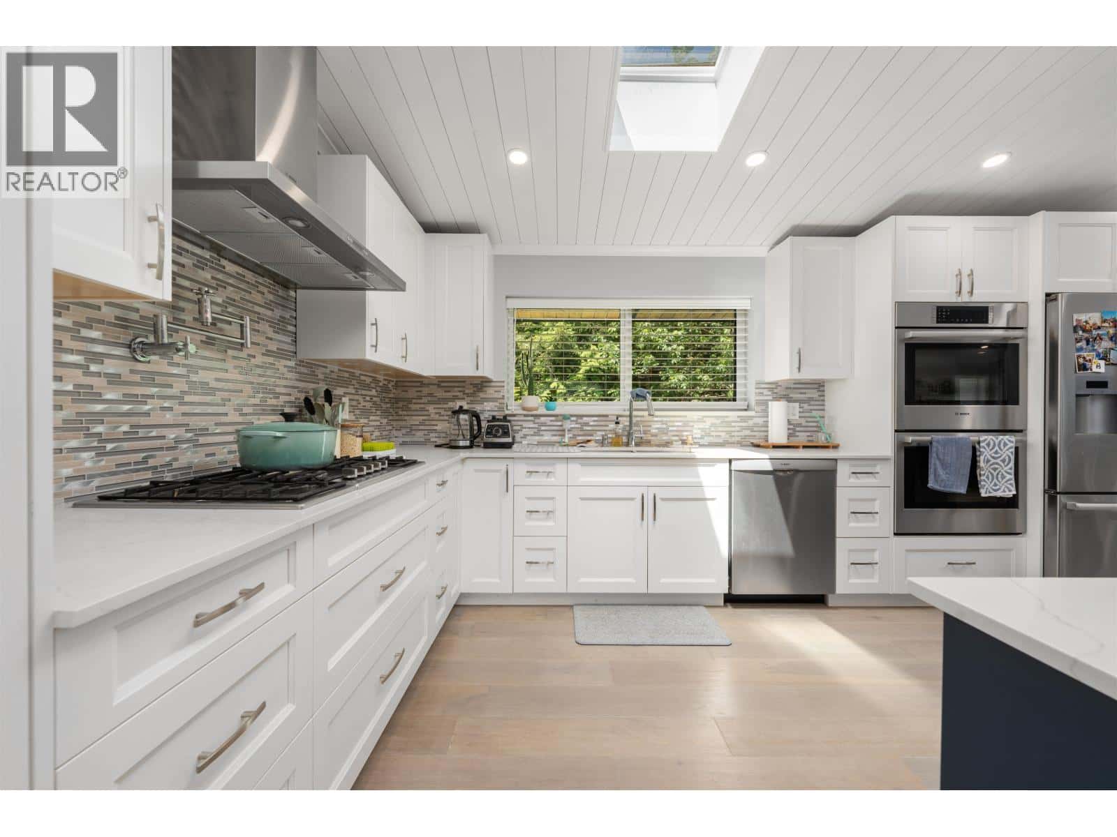 2361 FRIEDEL CRESCENT — Squamish, British Columbia - Photo 4 of 40