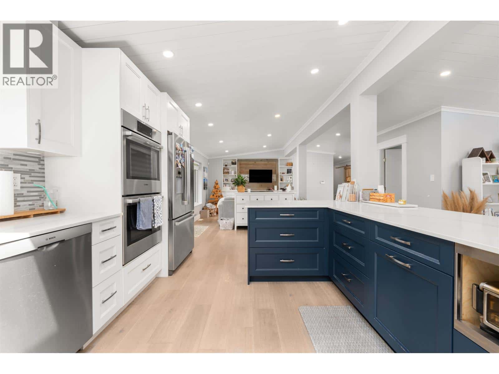 2361 FRIEDEL CRESCENT — Squamish, British Columbia - Photo 5 of 40