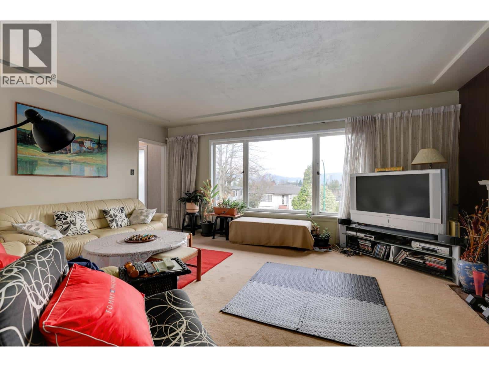 4144 PRICE CRESCENT — Burnaby, British Columbia - Photo 4 of 13