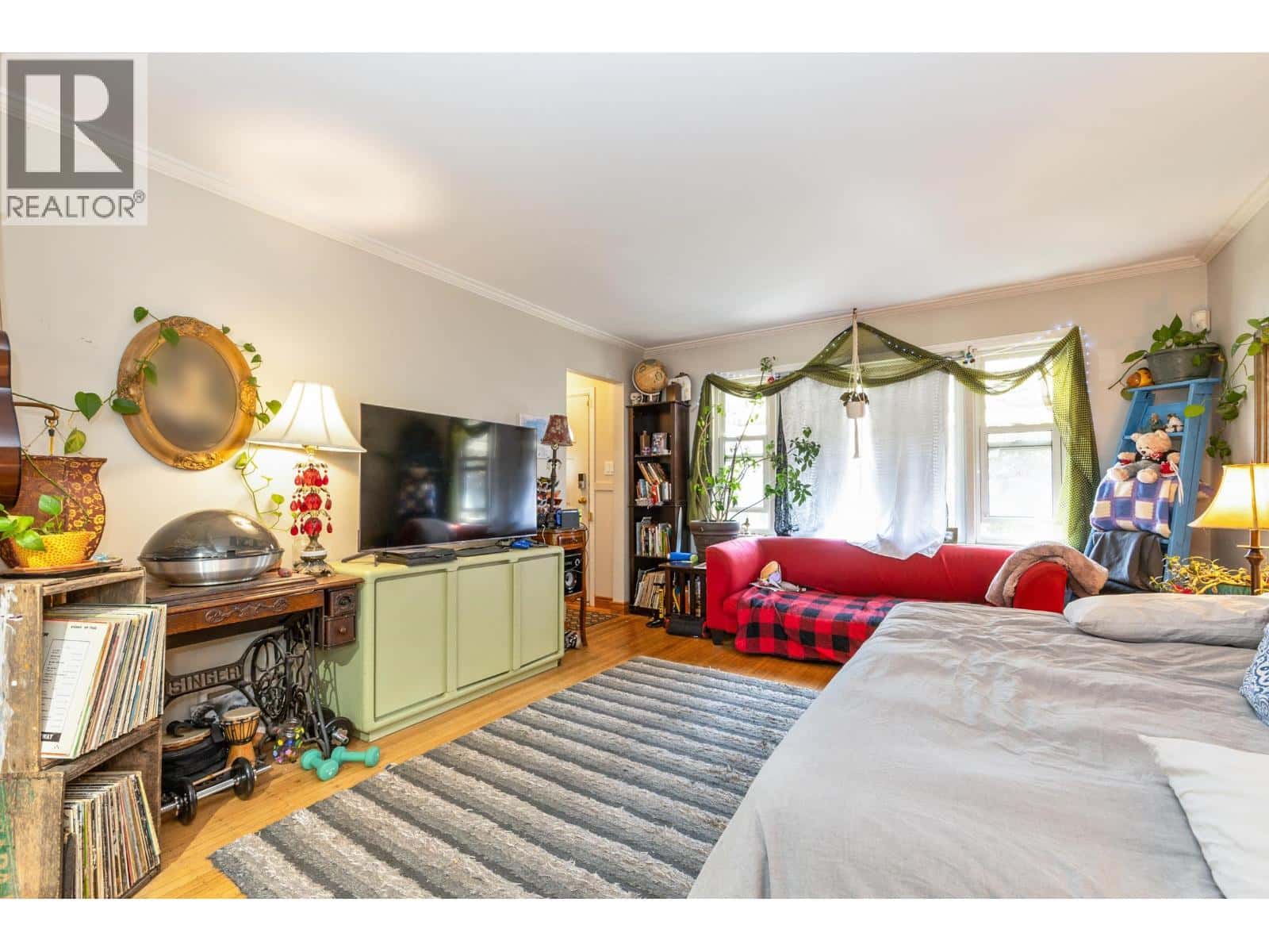 1341 E 29TH AVENUE — Vancouver, British Columbia - Photo 2 of 30