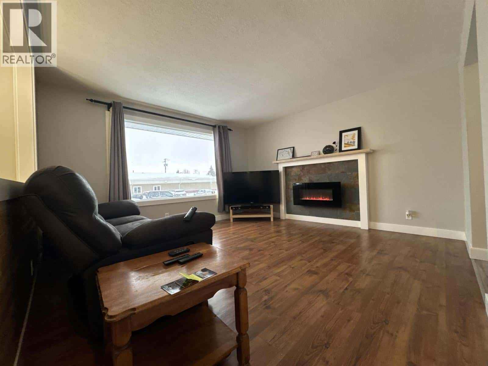 10411 105 AVENUE — Fort St. John, British Columbia - Photo 5 of 22