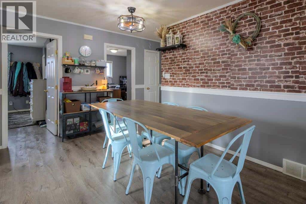 2010 15 Street — Coaldale, Alberta - Photo 5 of 20