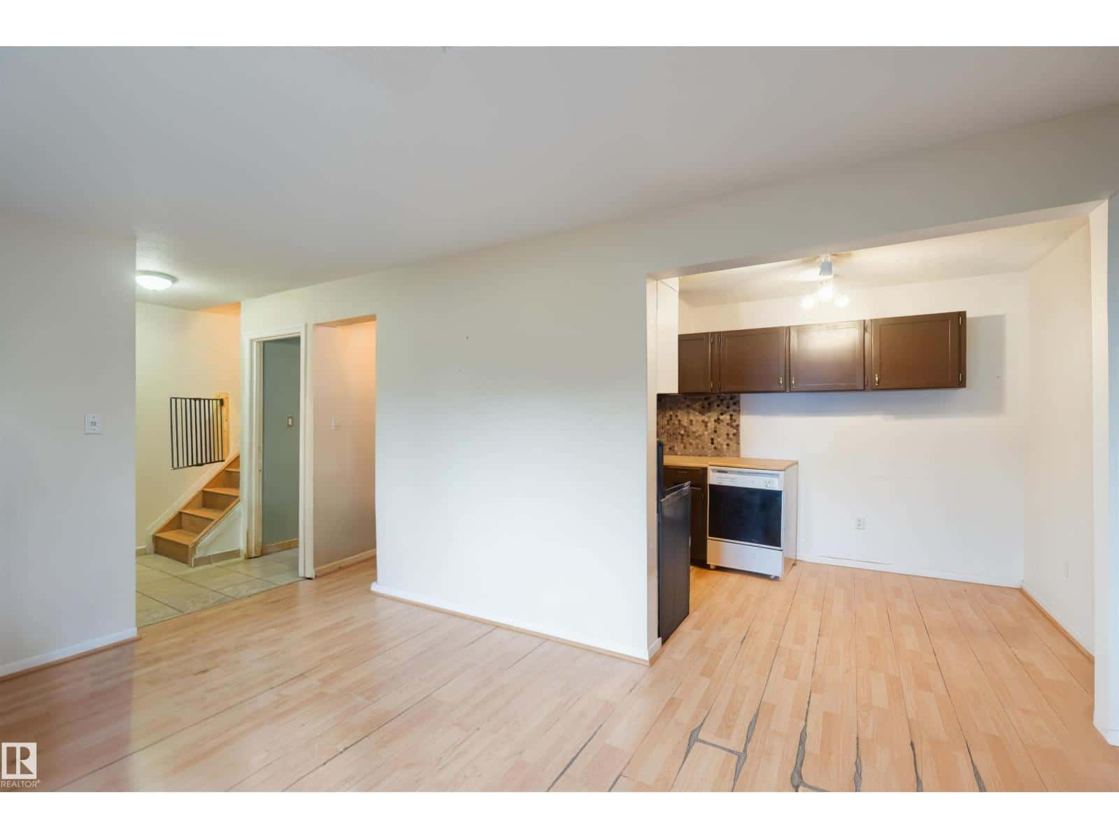 14205 82 ST NW — Edmonton, Alberta - Photo 2 of 30