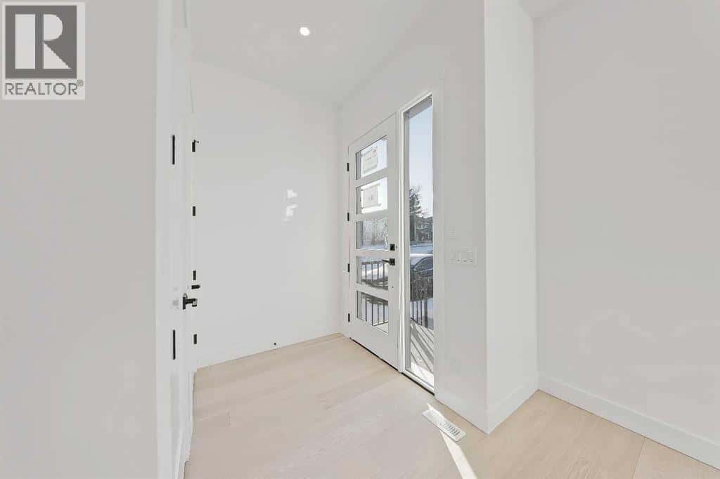 3538 43 Street SW — Calgary, Alberta - Photo 3 of 48